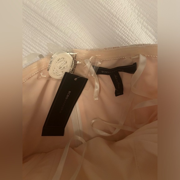 NWT 04 BCBGMAXAZRIA VIVIENNE LACE-BLOCKED Strapless Maxi Chiffon Dress White - Picture 5 of 5